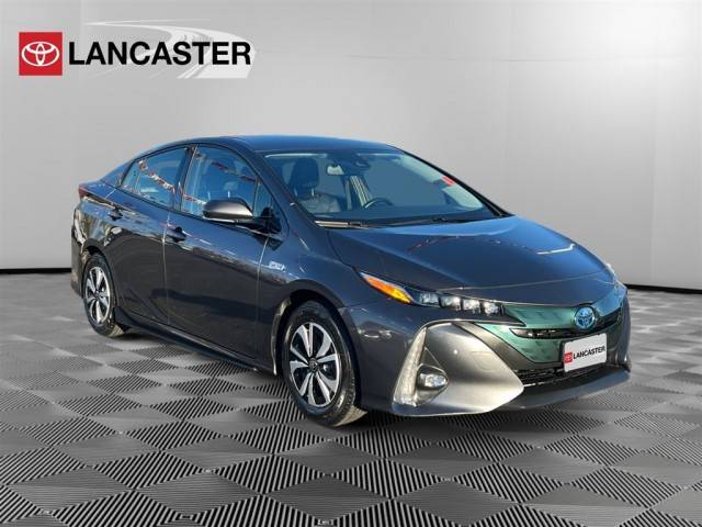 2017 Toyota Prius Prime Advanced FWD photo