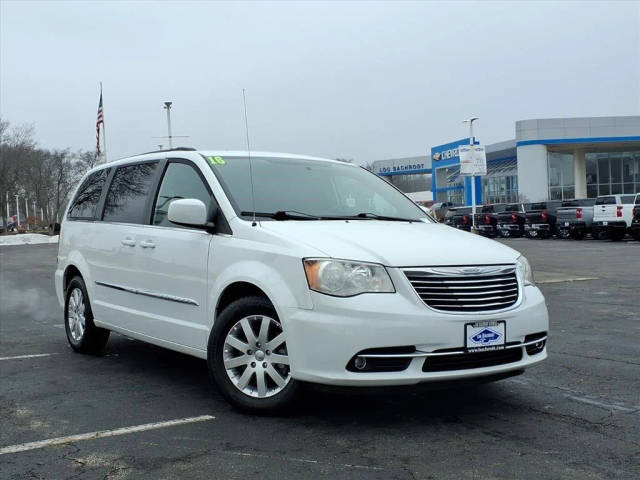 2016 Chrysler Town and Country Touring FWD photo