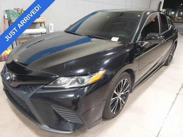 2020 Toyota Camry SE FWD photo