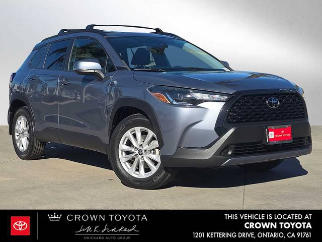 2022 Toyota Corolla Cross LE AWD photo