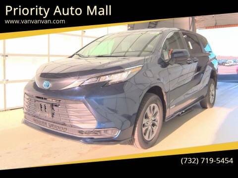 2021 Toyota Sienna LE FWD photo