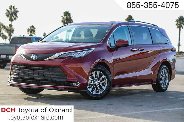 2023 Toyota Sienna XLE FWD photo
