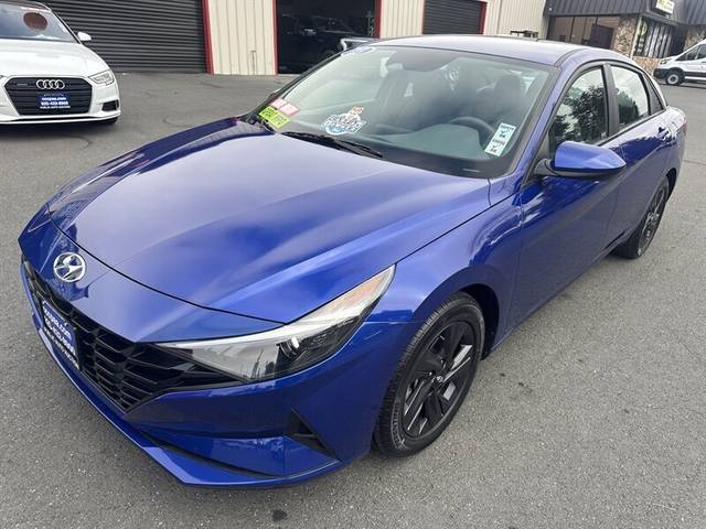 2023 Hyundai Elantra SEL FWD photo