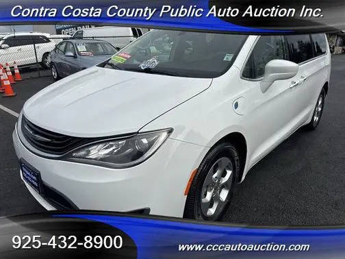 2017 Chrysler Pacifica Minivan Hybrid Touring Plus FWD photo