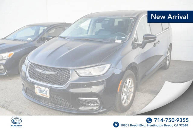 2023 Chrysler Pacifica Minivan Touring L FWD photo