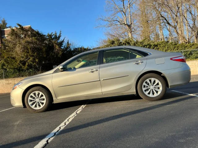 2015 Toyota Camry LE FWD photo