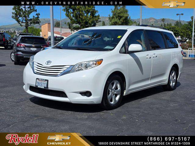 2015 Toyota Sienna LE FWD photo