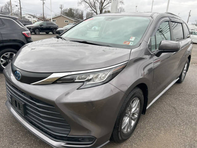 2022 Toyota Sienna LE AWD photo