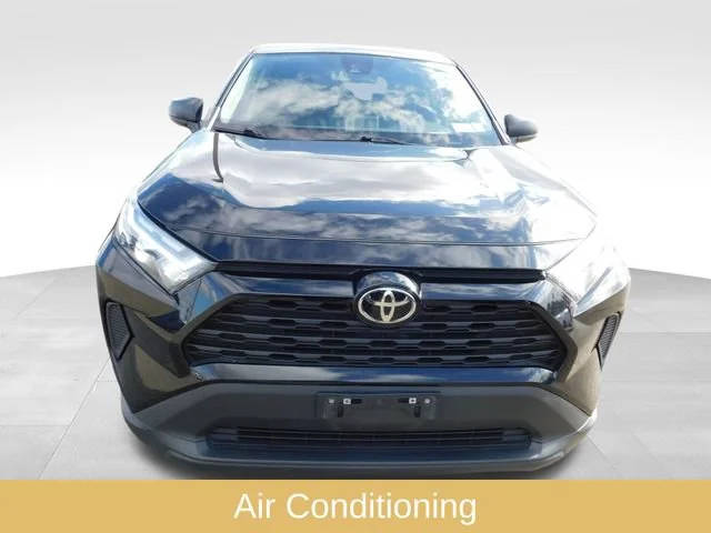2023 Toyota RAV4 LE FWD photo