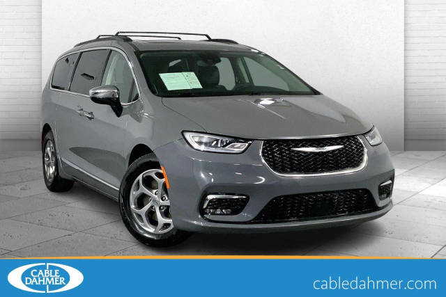2023 Chrysler Pacifica Minivan Limited FWD photo