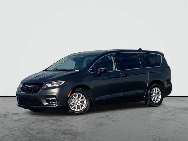 2023 Chrysler Pacifica Minivan Touring L FWD photo