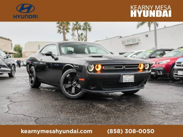 2018 Dodge Challenger SXT RWD photo