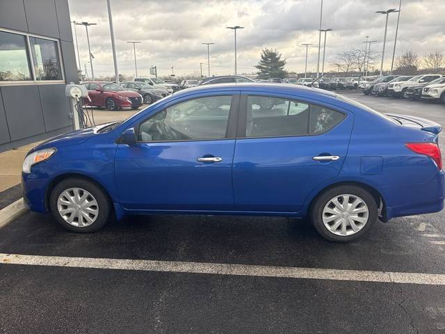 2015 Nissan Versa SV FWD photo