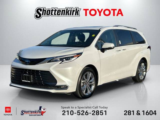 2023 Toyota Sienna Platinum FWD photo