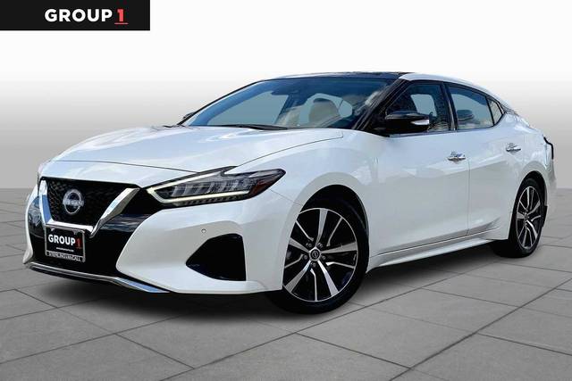 2023 Nissan SL FWD photo