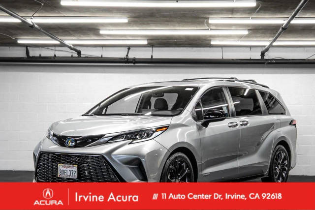 2021 Toyota Sienna XSE FWD photo