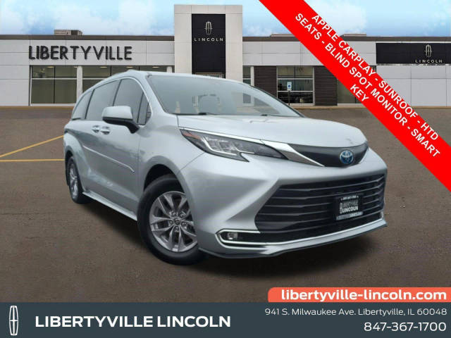 2022 Toyota Sienna XLE FWD photo