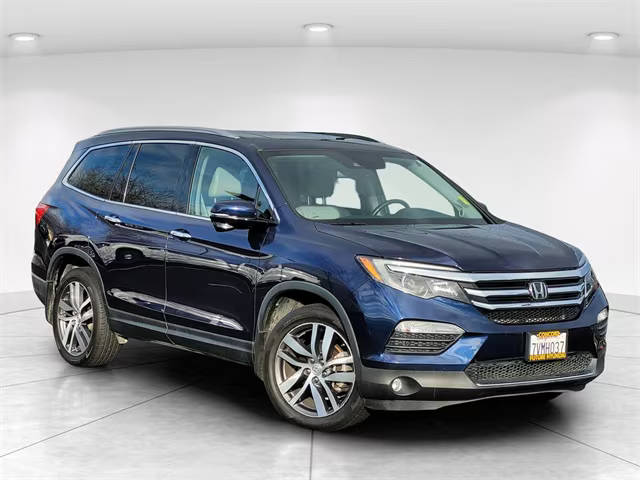 2017 Honda Pilot Touring FWD photo