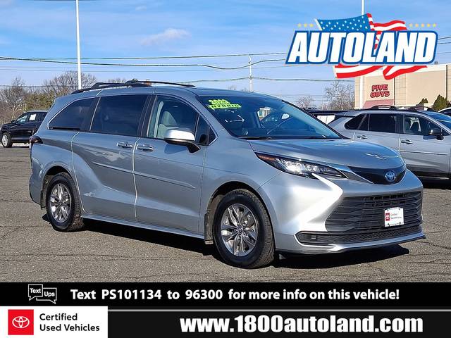 2023 Toyota Sienna LE AWD photo