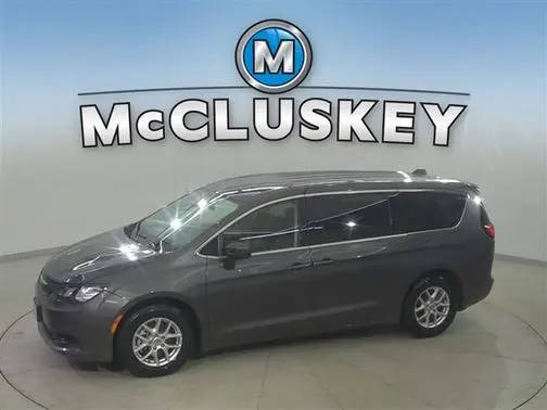 2023 Chrysler Voyager LX FWD photo