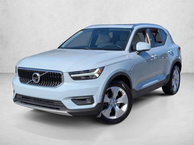 2019 Volvo XC40 Momentum AWD photo