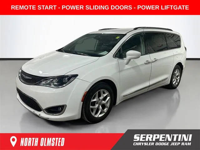 2017 Chrysler Pacifica Minivan Touring-L FWD photo