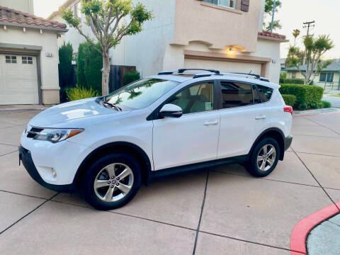 2015 Toyota RAV4 XLE FWD photo