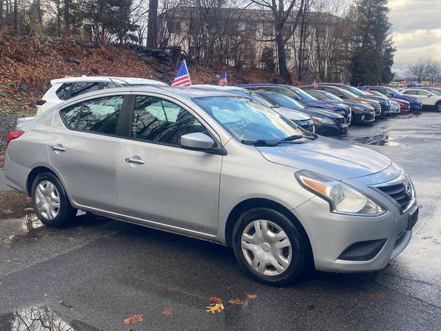 2018 Nissan Versa SV FWD photo