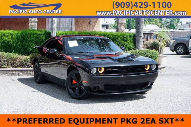 2023 Dodge Challenger SXT RWD photo