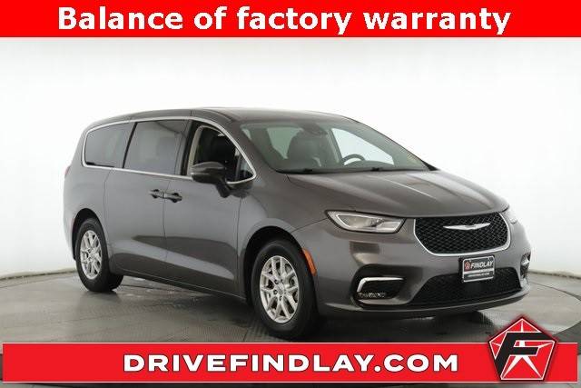 2023 Chrysler Pacifica Minivan Touring L FWD photo