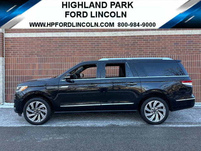 2023 Lincoln Navigator L Standard 4WD photo