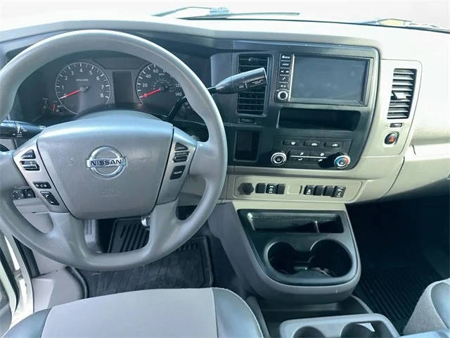 2021 Nissan SV RWD photo