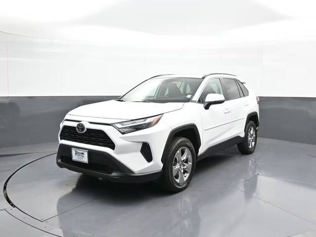 2022 Toyota RAV4 XLE AWD photo