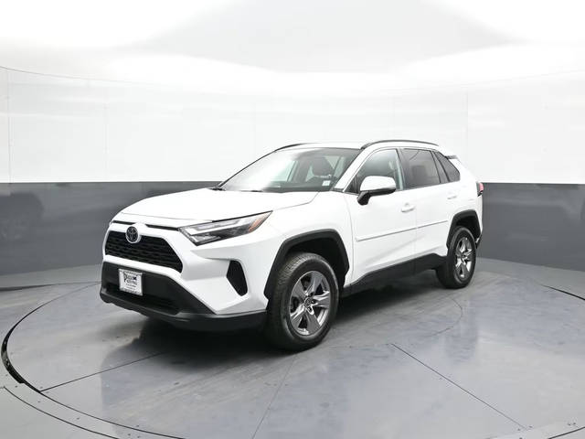 2022 Toyota RAV4 XLE AWD photo