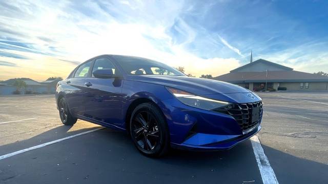 2023 Hyundai Elantra SEL FWD photo