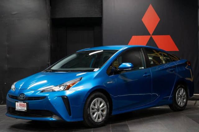 2019 Toyota Prius LE FWD photo