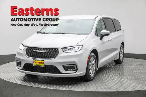 2023 Chrysler Pacifica Minivan Touring L FWD photo