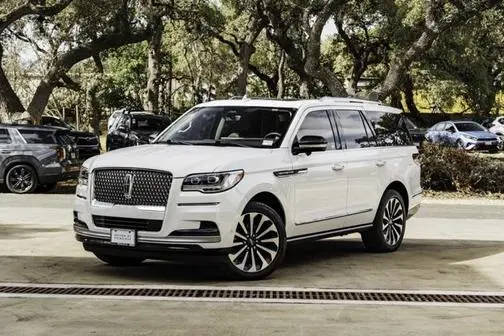 2022 Lincoln Navigator Reserve 4WD photo