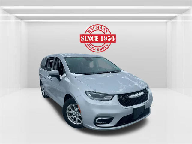 2023 Chrysler Pacifica Minivan Touring L FWD photo
