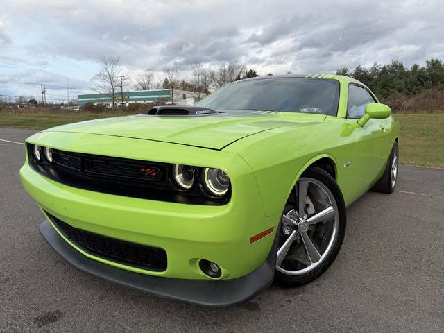 2015 Dodge Challenger R/T Shaker RWD photo