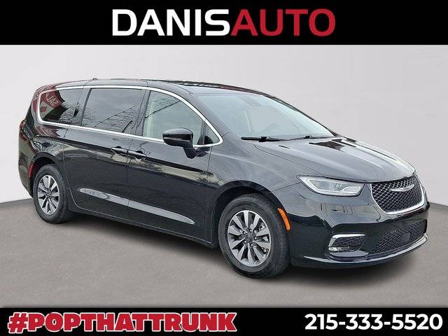2023 Chrysler Pacifica Minivan Hybrid Touring L FWD photo