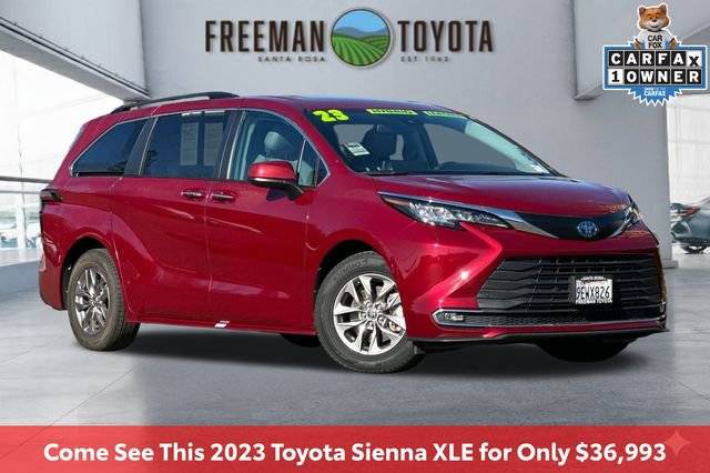 2023 Toyota Sienna XLE FWD photo