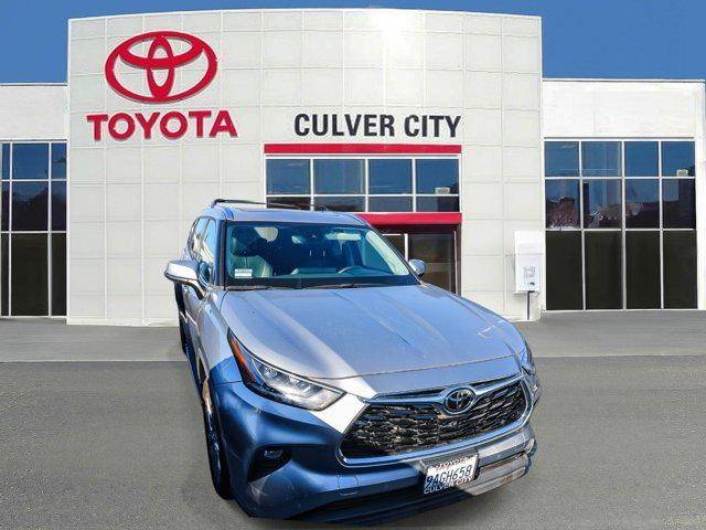 2022 Toyota Highlander Limited FWD photo