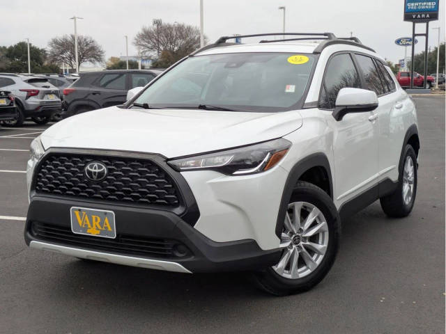 2022 Toyota Corolla Cross LE FWD photo