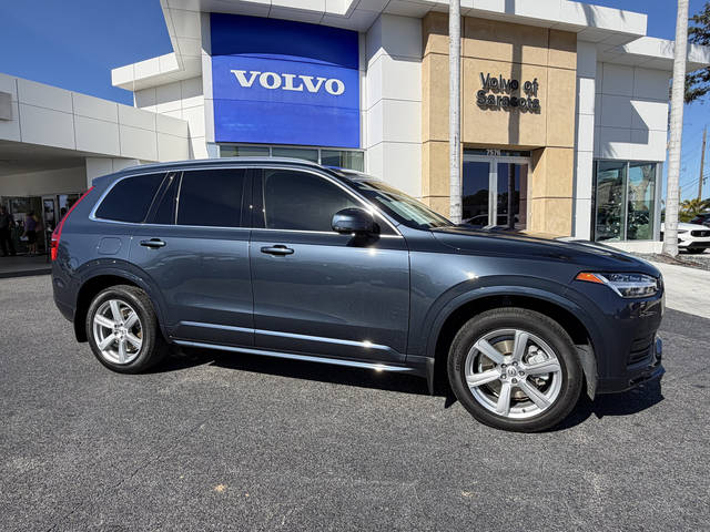 2022 Volvo XC90 Momentum AWD photo
