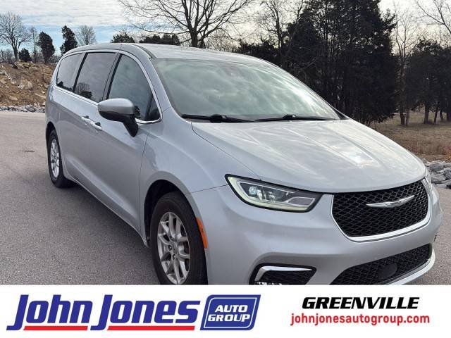 2023 Chrysler Pacifica Minivan Touring FWD photo