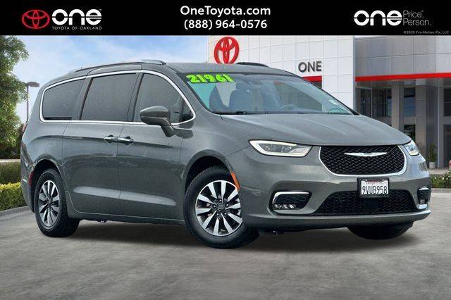 2021 Chrysler Pacifica Minivan Hybrid Touring L FWD photo