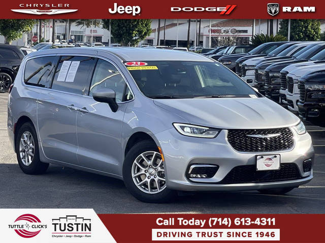 2023 Chrysler Pacifica Minivan Touring L FWD photo