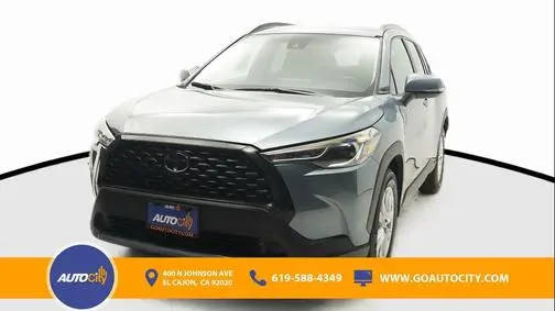 2022 Toyota Corolla Cross LE AWD photo