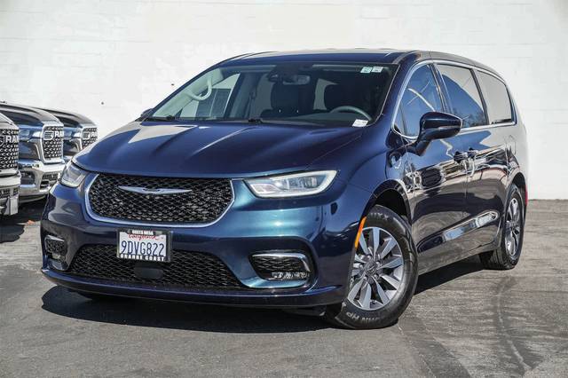 2022 Chrysler Pacifica Minivan Hybrid Touring L FWD photo